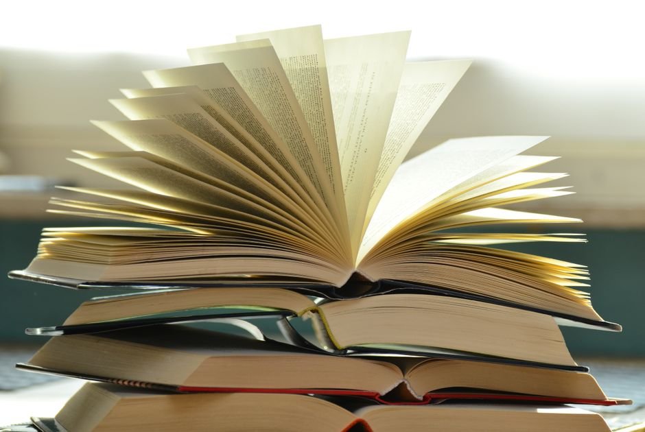 Top-5-Book-Trilogies-to-binge